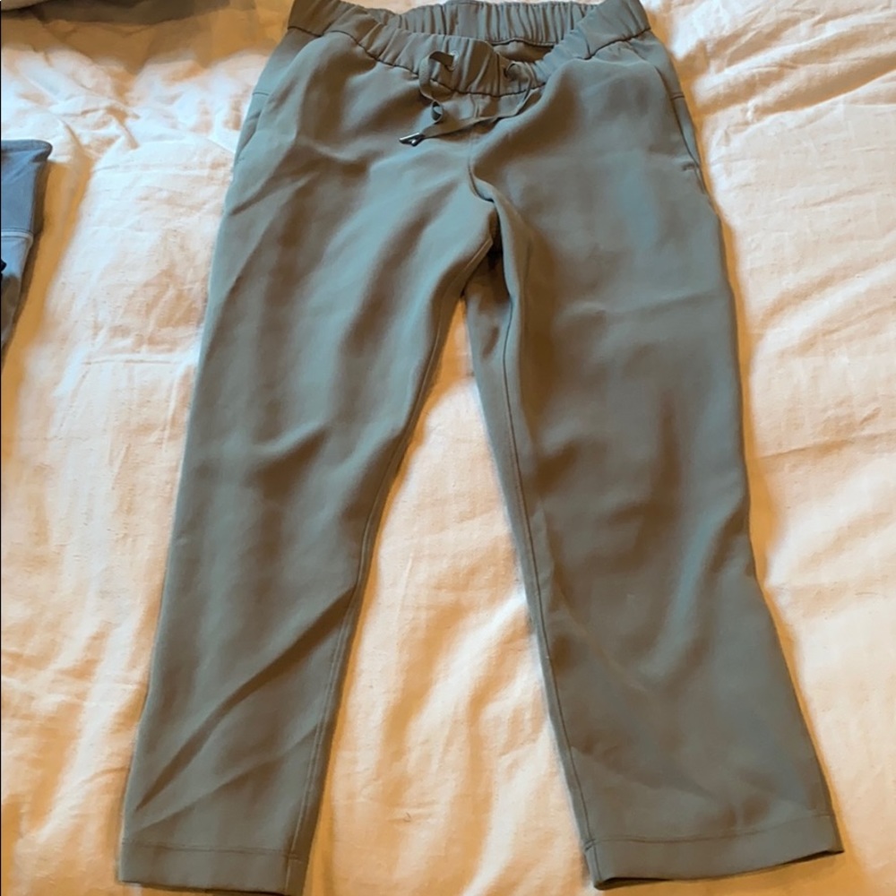 Lululemon on the fly pant CROP version